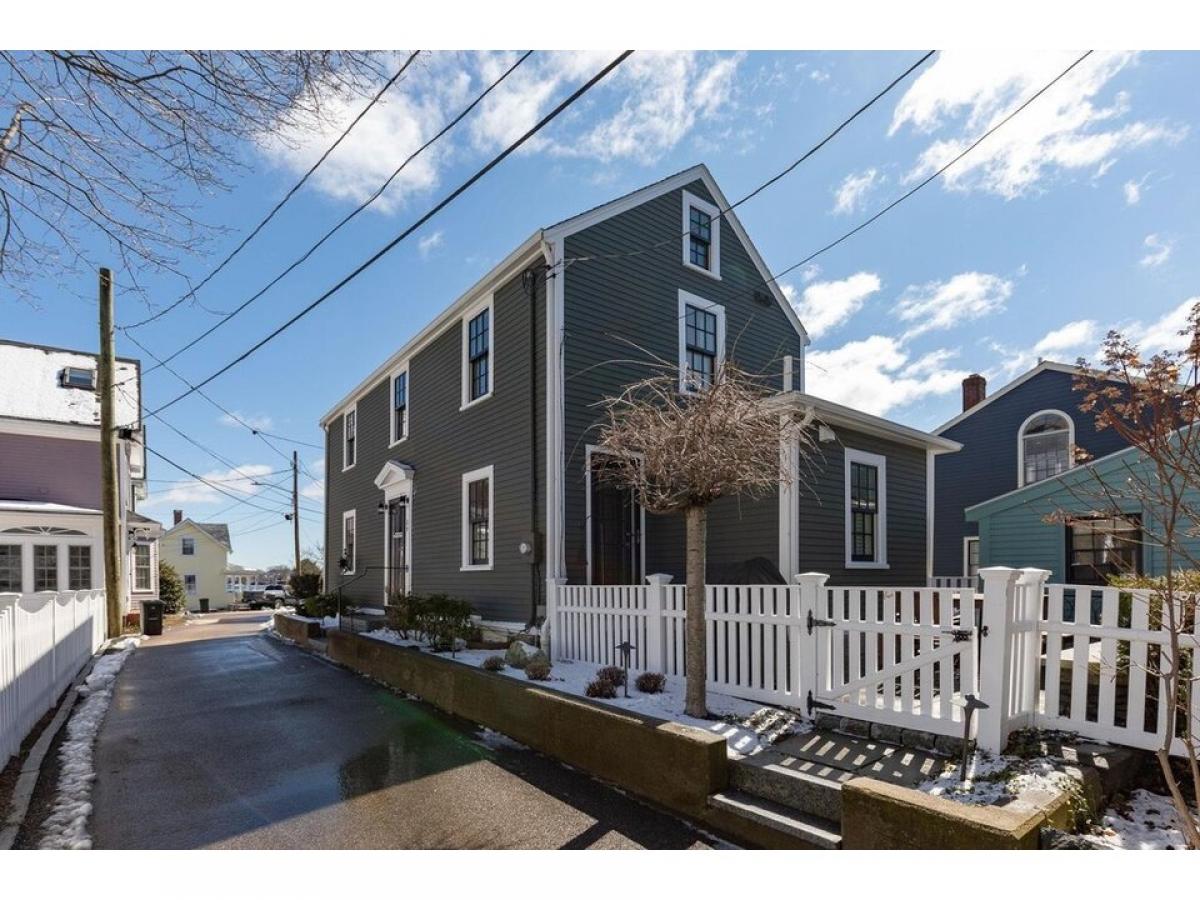 Picture of Home For Sale in Portsmouth, New Hampshire, United States