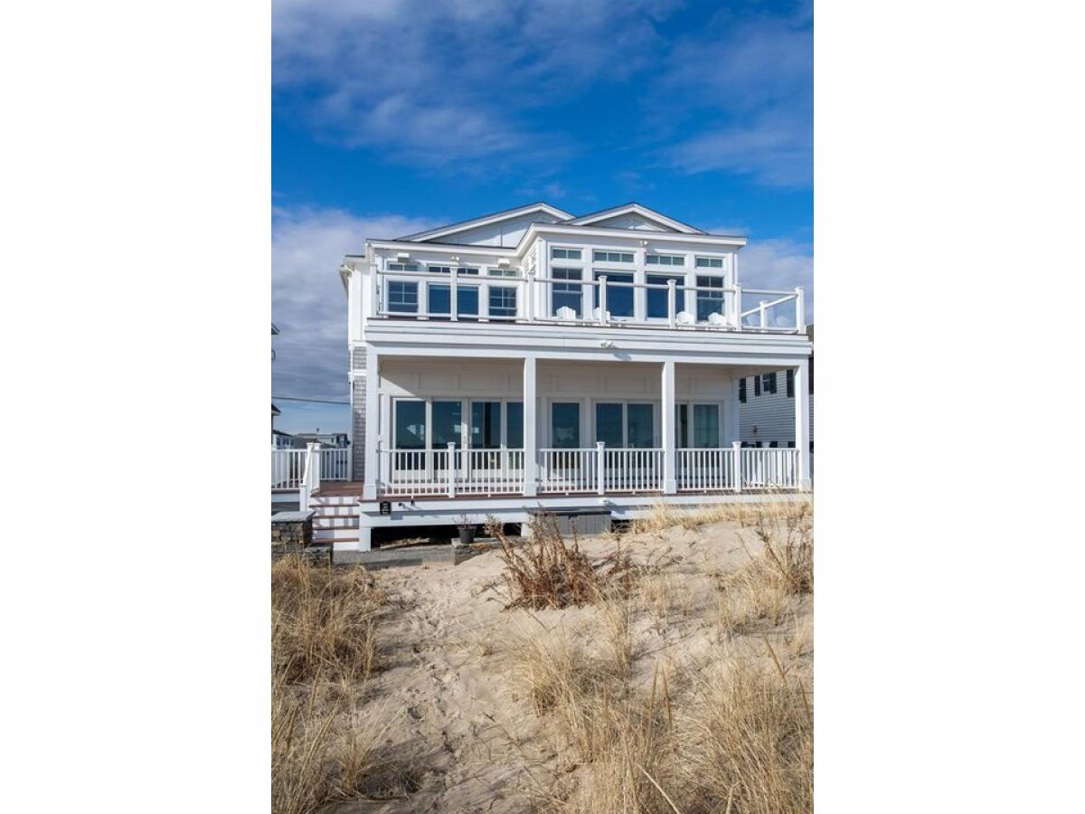 Picture of Home For Sale in Seabrook, New Hampshire, United States