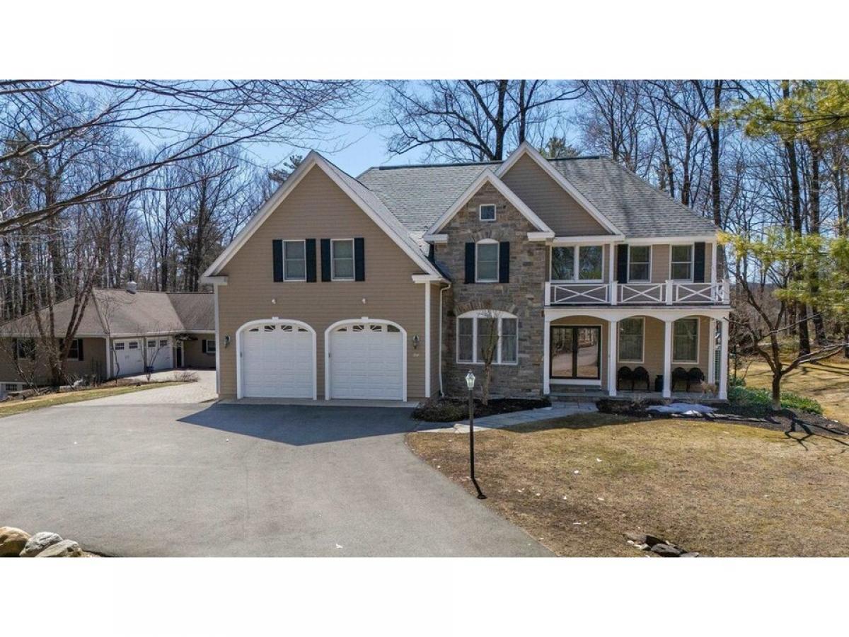 Picture of Home For Sale in Wolfeboro, New Hampshire, United States