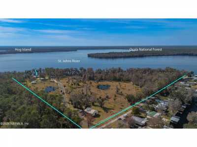 Home For Sale in Crescent City, Florida