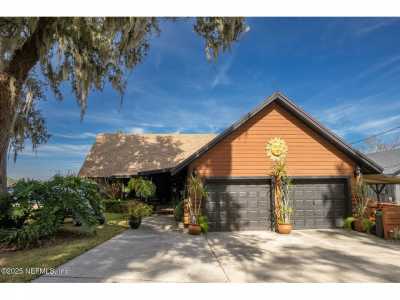 Home For Sale in Interlachen, Florida
