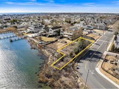Home For Sale in Manasquan, New Jersey