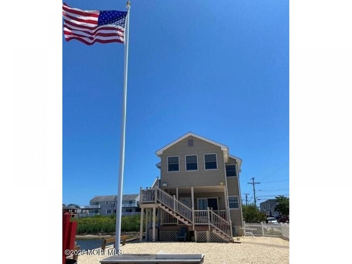 Picture of Home For Sale in Seaside Park, New Jersey, United States