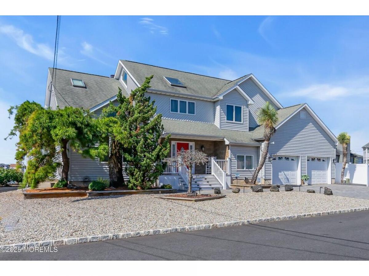 Picture of Home For Sale in Toms River, New Jersey, United States