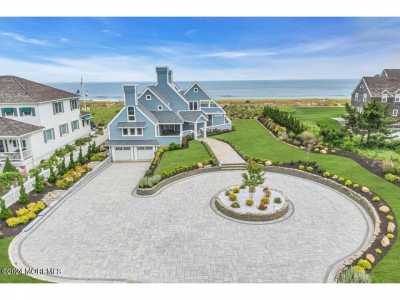 Home For Sale in Mantoloking, New Jersey