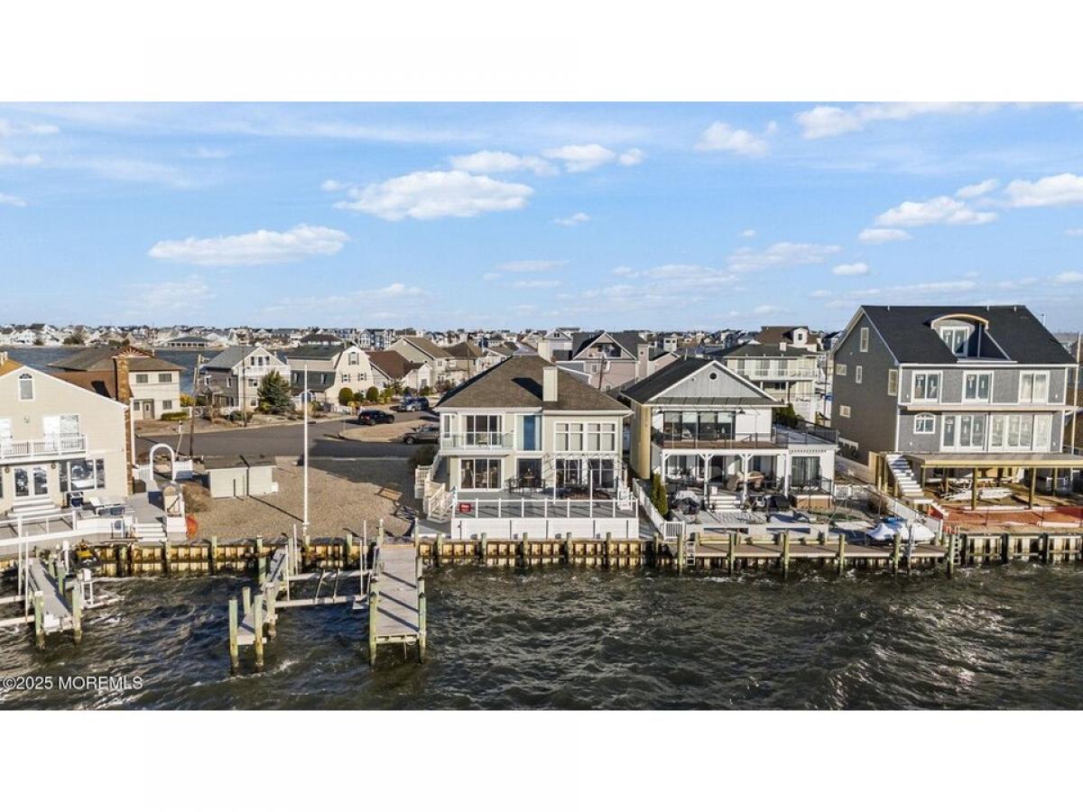 Picture of Home For Sale in Lavallette, New Jersey, United States