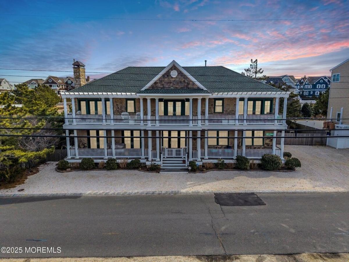 Picture of Home For Sale in Mantoloking, New Jersey, United States