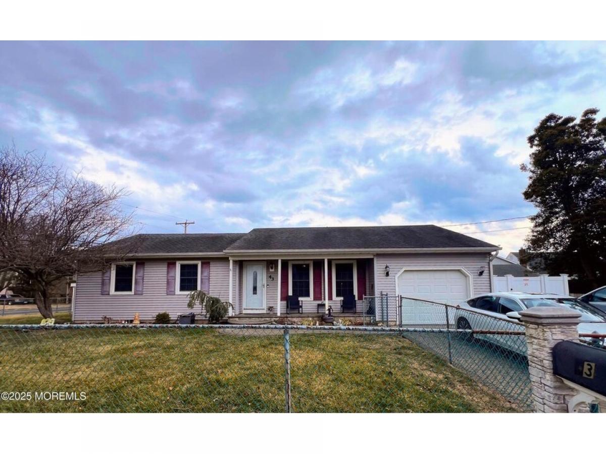 Picture of Home For Sale in Toms River, New Jersey, United States