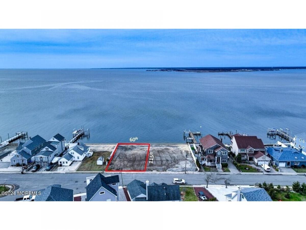 Picture of Home For Sale in Seaside Heights, New Jersey, United States