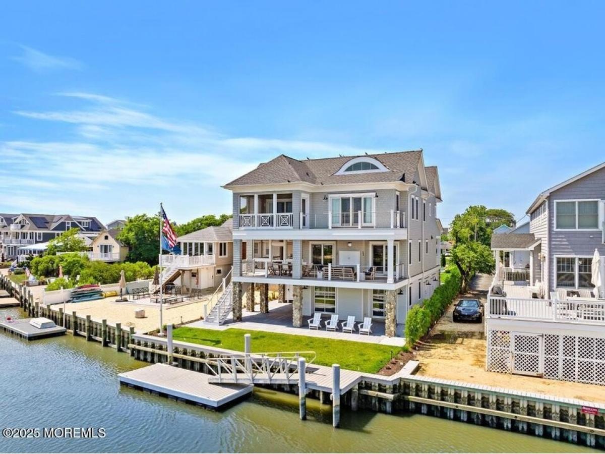 Picture of Home For Sale in Manasquan, New Jersey, United States