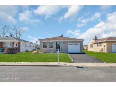 Home For Sale in Toms River, New Jersey