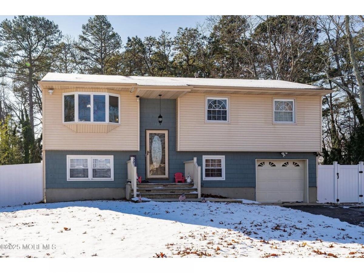 Picture of Home For Sale in Toms River, New Jersey, United States