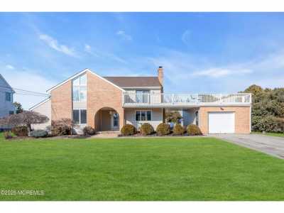 Home For Sale in Bayville, New Jersey