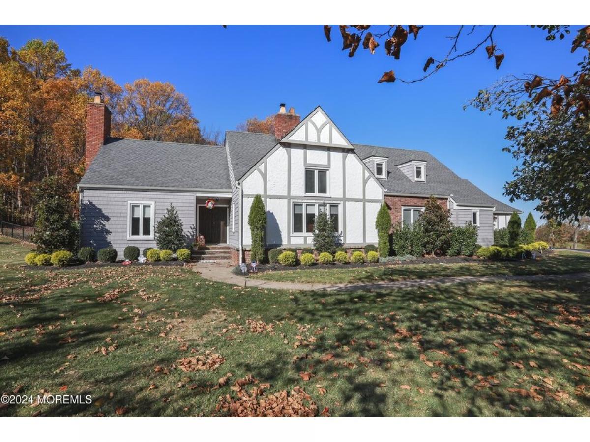 Picture of Home For Sale in Holmdel, New Jersey, United States