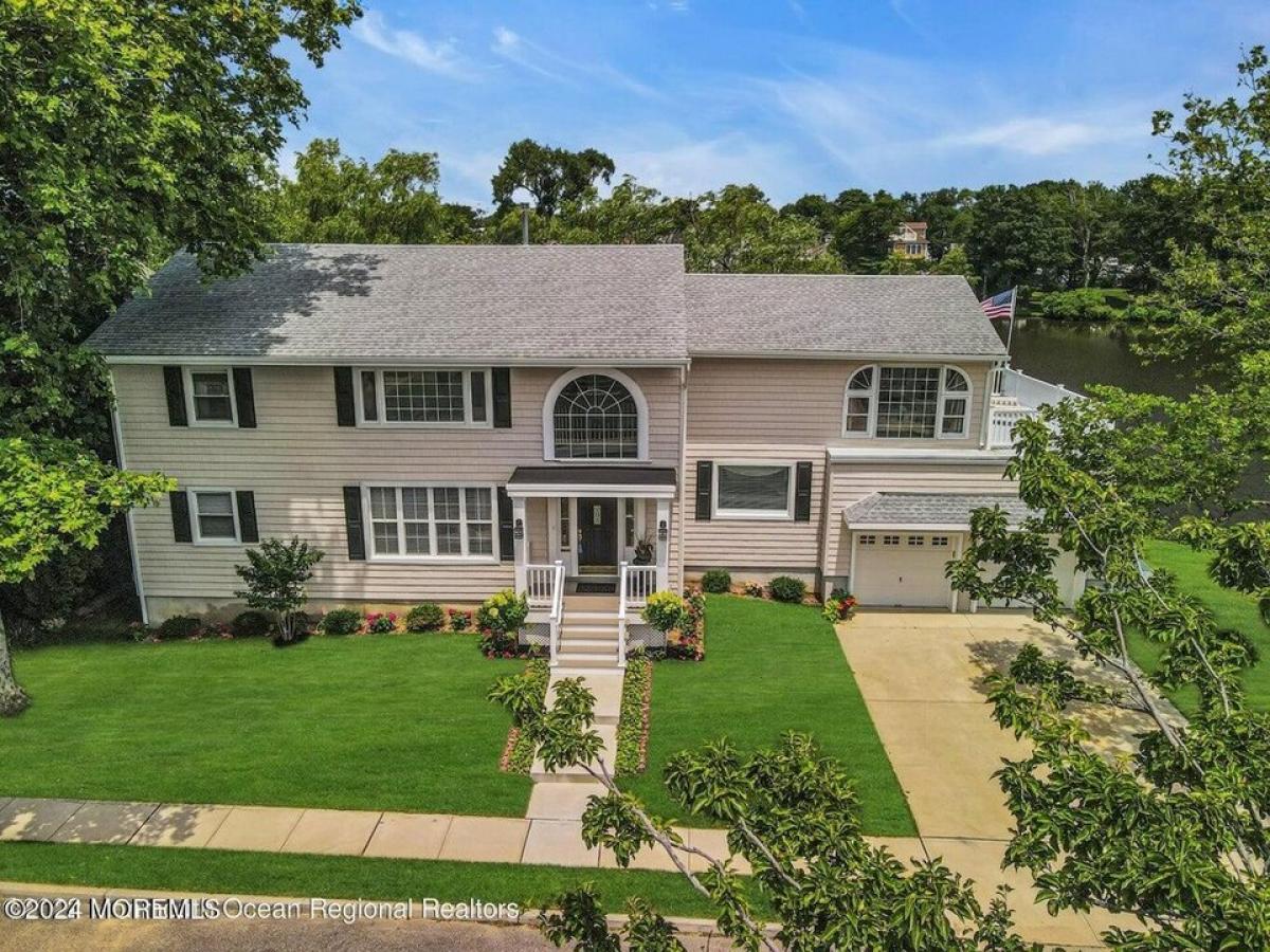 Picture of Home For Sale in Spring Lake, New Jersey, United States