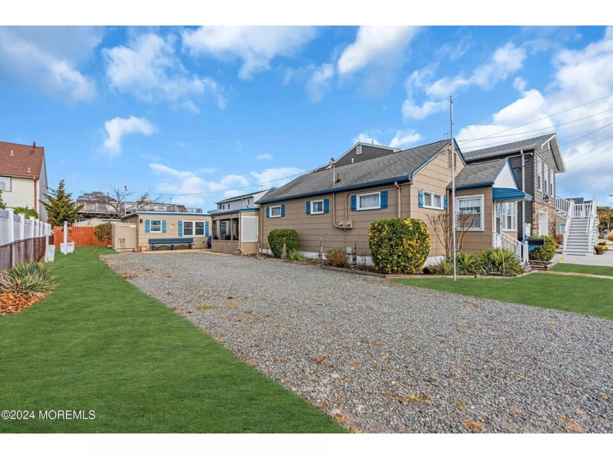 Picture of Home For Sale in Seaside Heights, New Jersey, United States