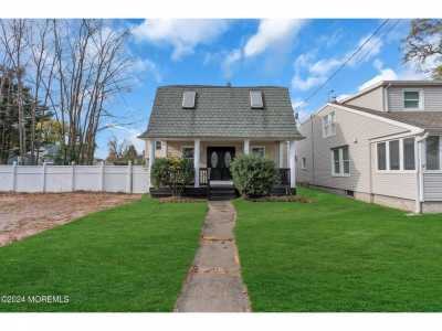 Home For Sale in Keansburg, New Jersey