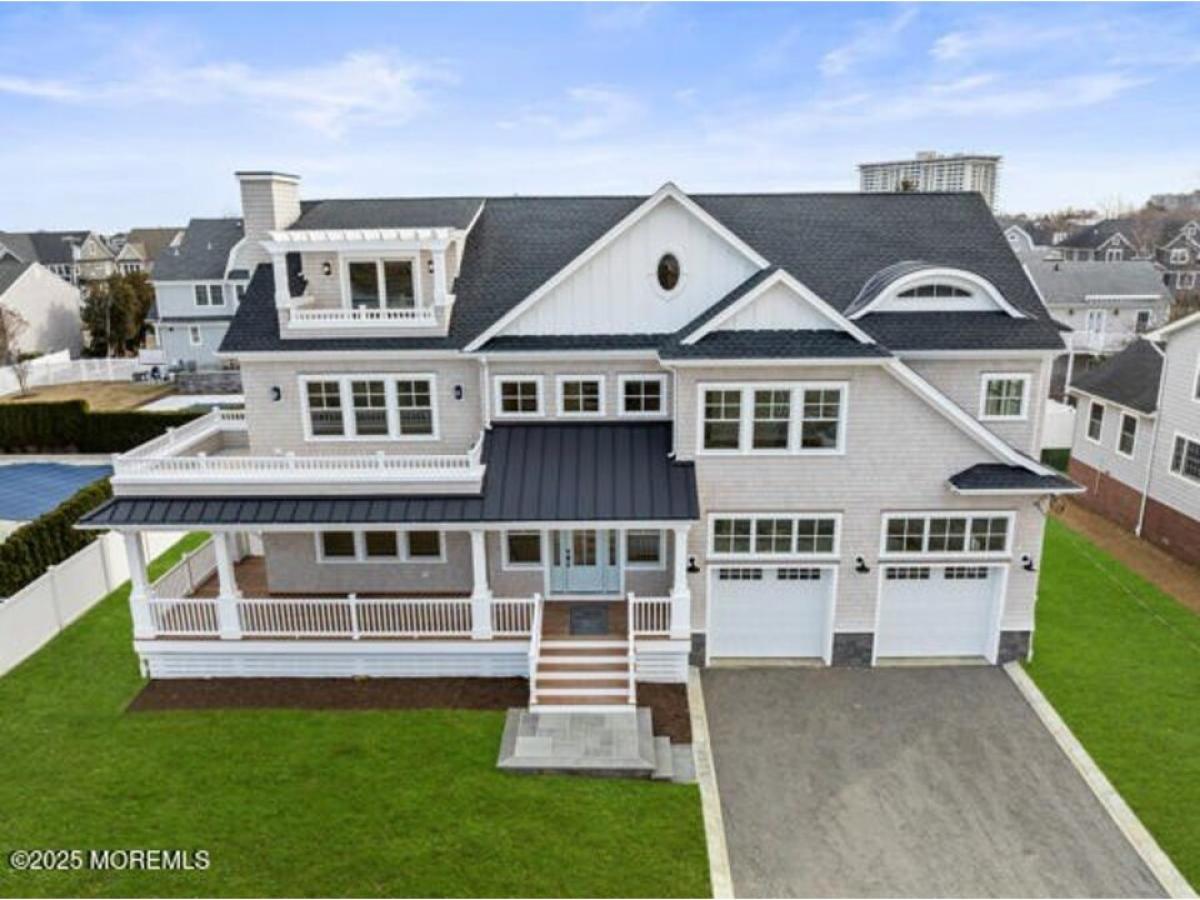Picture of Home For Sale in Monmouth Beach, New Jersey, United States