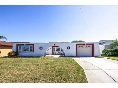 Home For Sale in Holiday, Florida