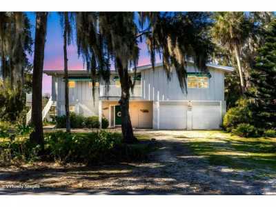 Home For Sale in Crystal River, Florida