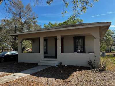 Home For Sale in Eagle Lake, Florida
