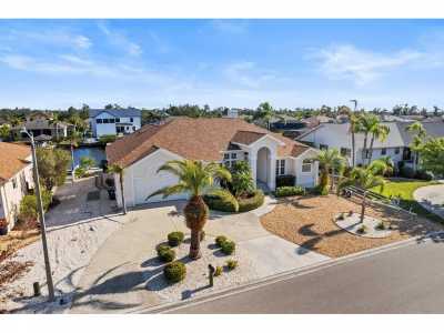 Home For Sale in Apollo Beach, Florida