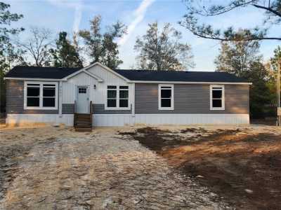 Home For Sale in Bronson, Florida