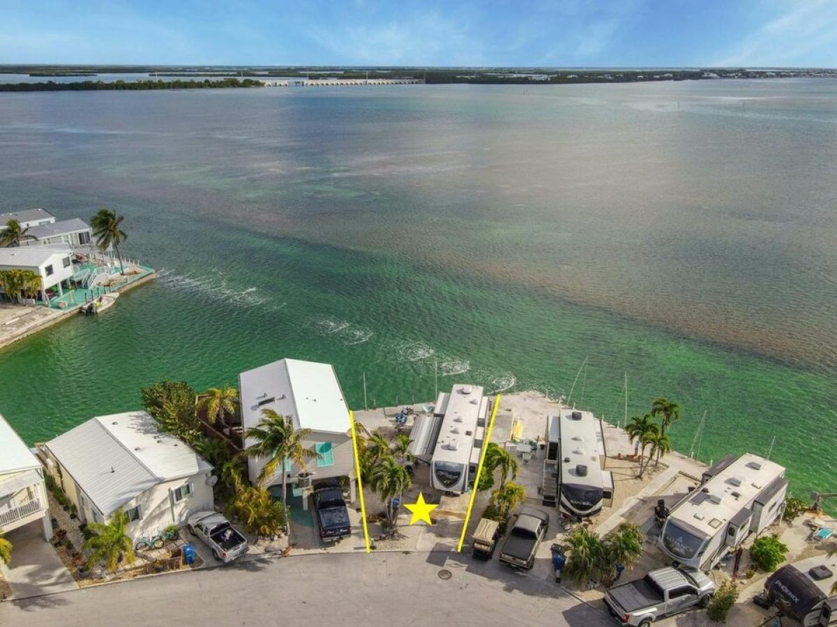 Picture of Residential Land For Sale in Cudjoe Key, Florida, United States