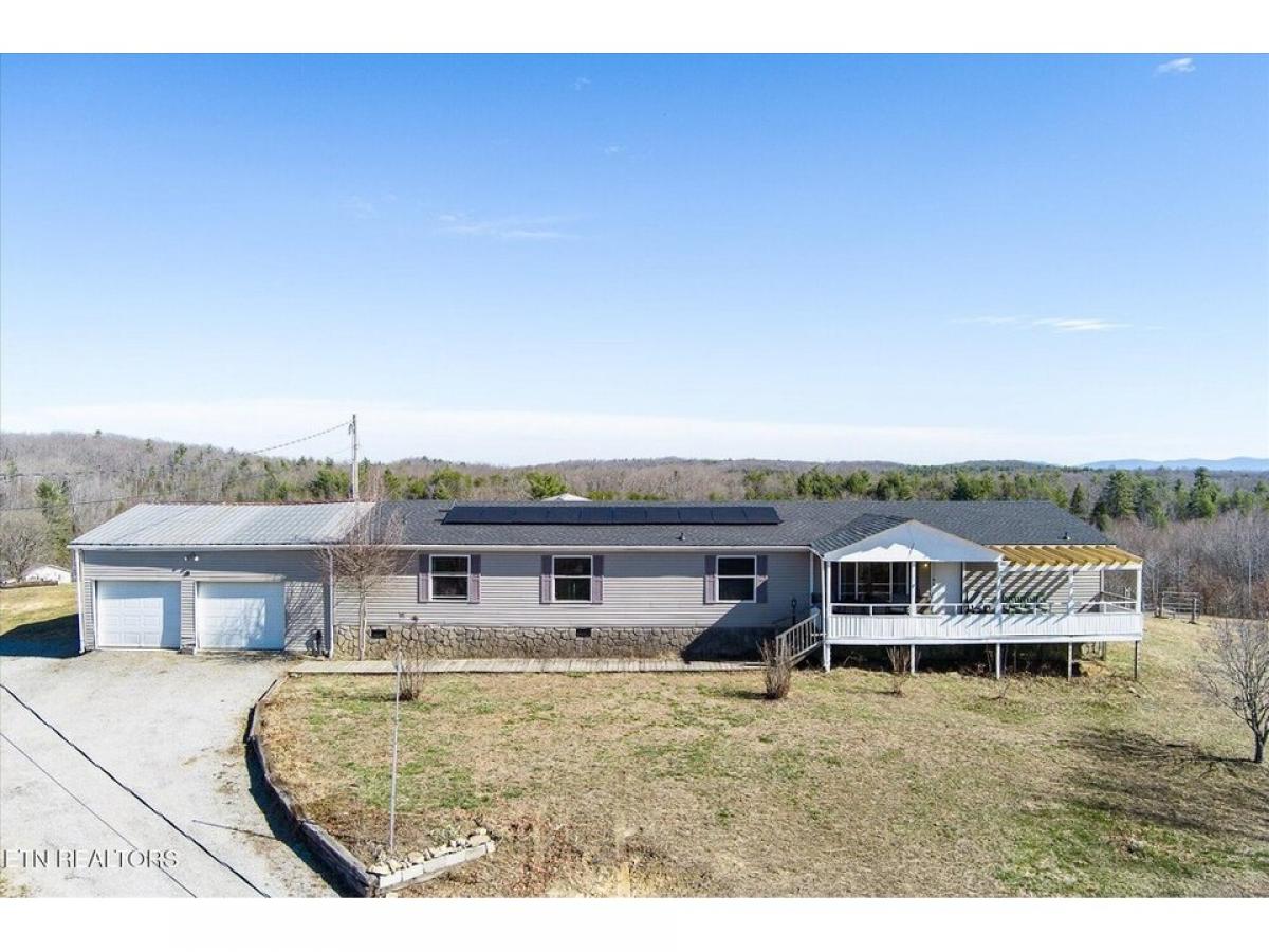 Picture of Home For Sale in Deer Lodge, Tennessee, United States