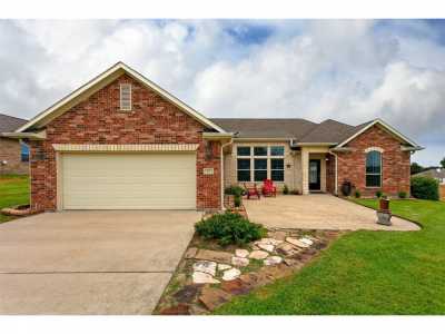 Home For Sale in Hilltop Lakes, Texas