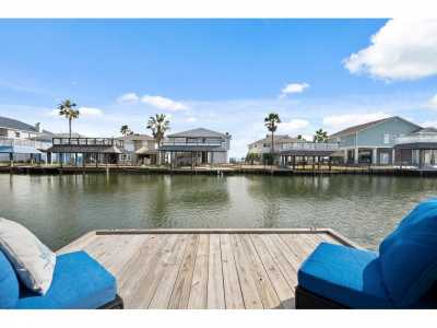 Home For Sale in Bayou Vista, Texas