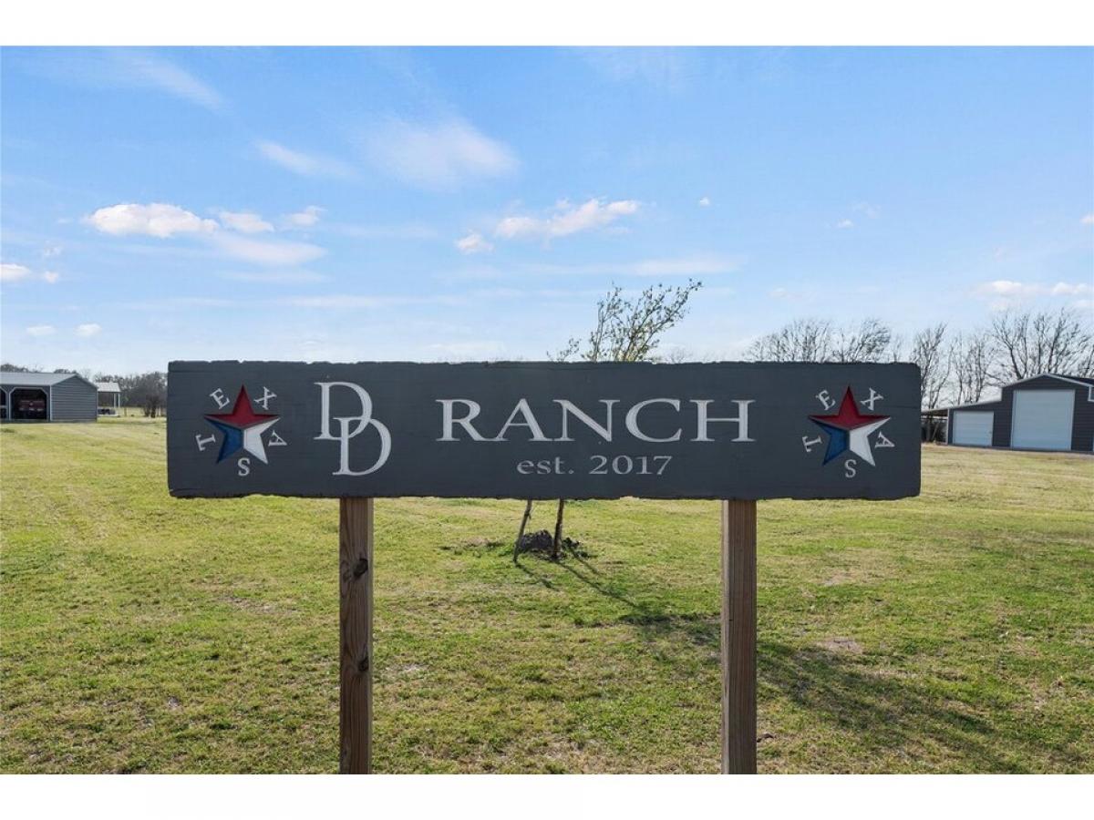 Picture of Home For Sale in Needville, Texas, United States