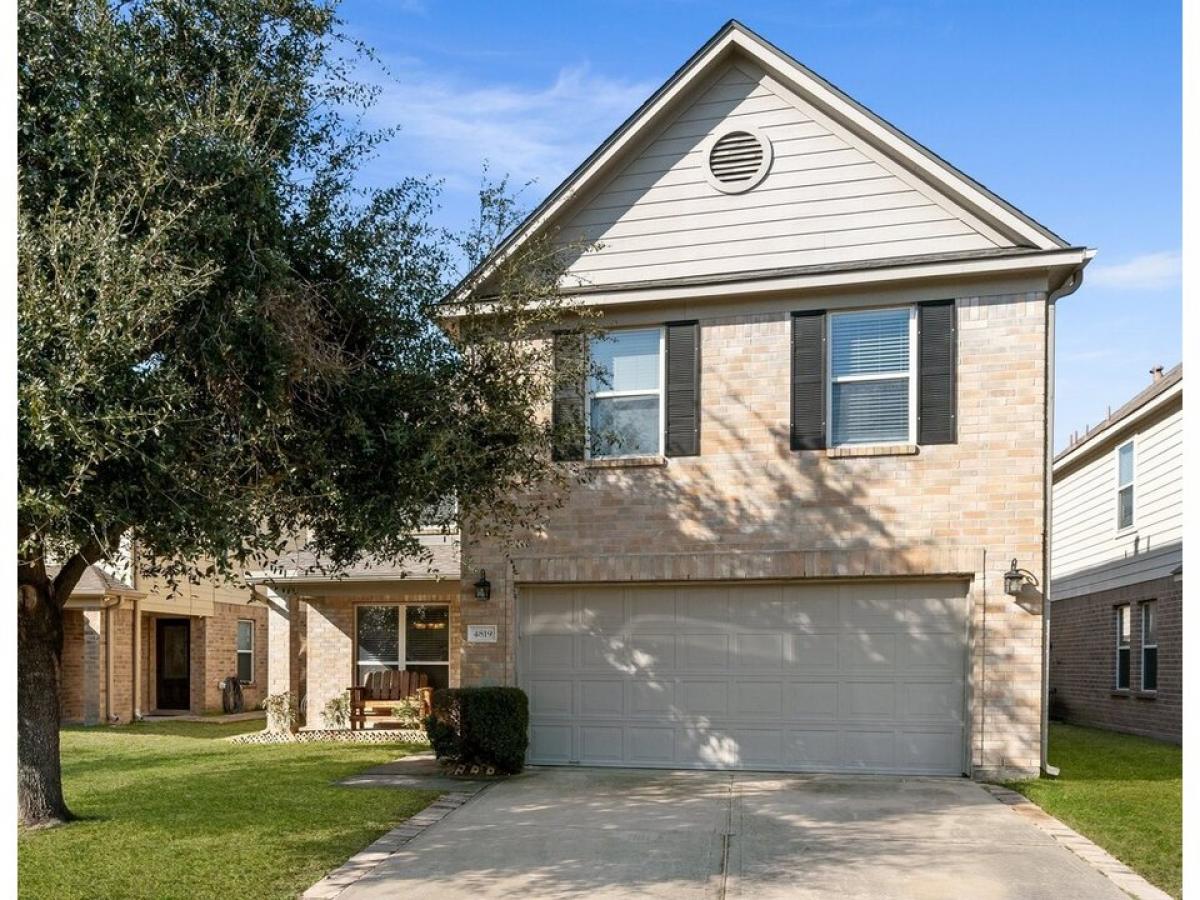 Picture of Home For Sale in Humble, Texas, United States