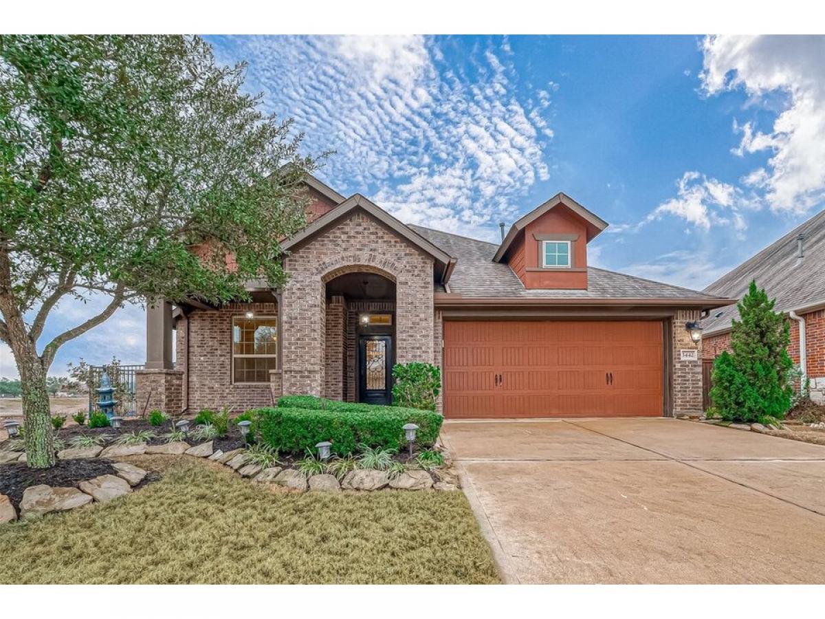 Picture of Home For Sale in Iowa Colony, Texas, United States