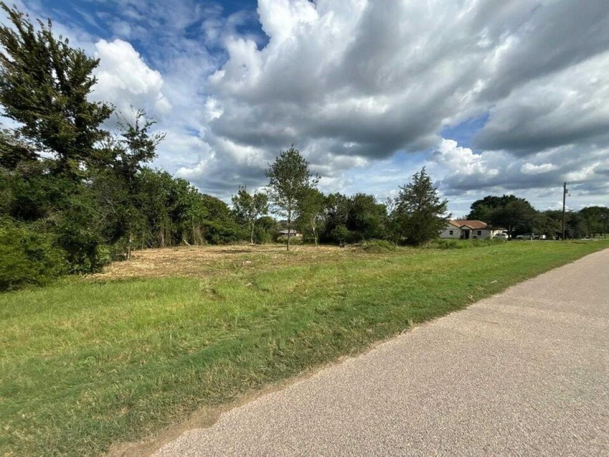 Picture of Residential Land For Sale in Hempstead, Texas, United States