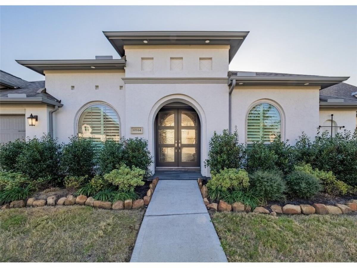 Picture of Home For Sale in Iowa Colony, Texas, United States