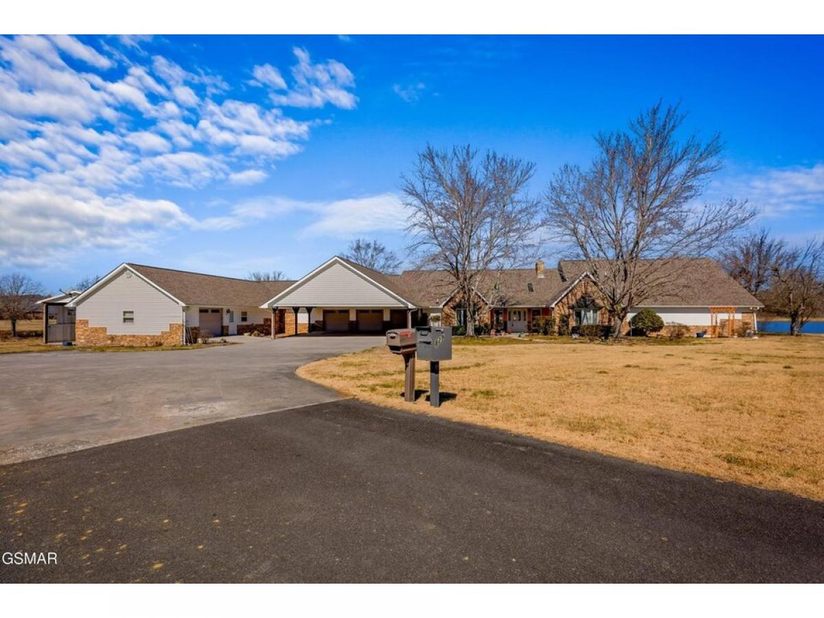 Picture of Home For Sale in Dandridge, Tennessee, United States