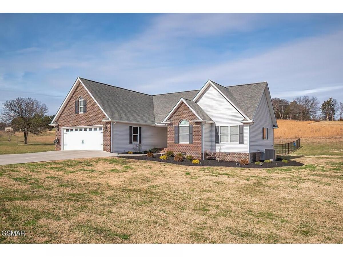Picture of Home For Sale in Dandridge, Tennessee, United States