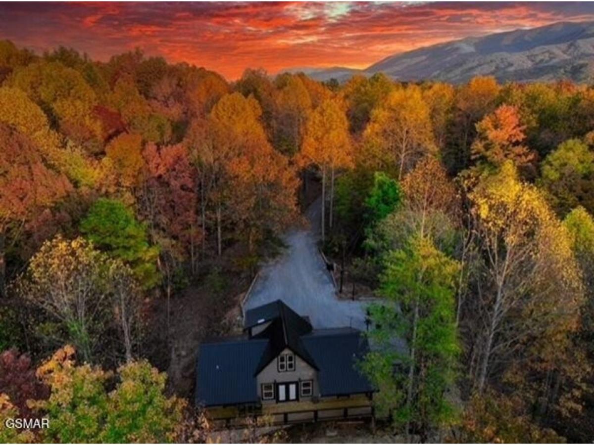 Picture of Home For Sale in Gatlinburg, Tennessee, United States