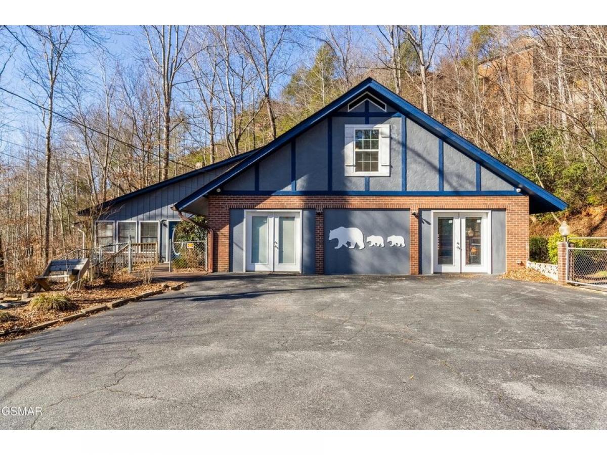 Picture of Home For Sale in Gatlinburg, Tennessee, United States
