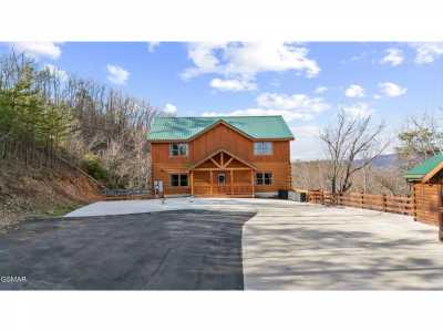 Home For Sale in Pigeon Forge, Tennessee