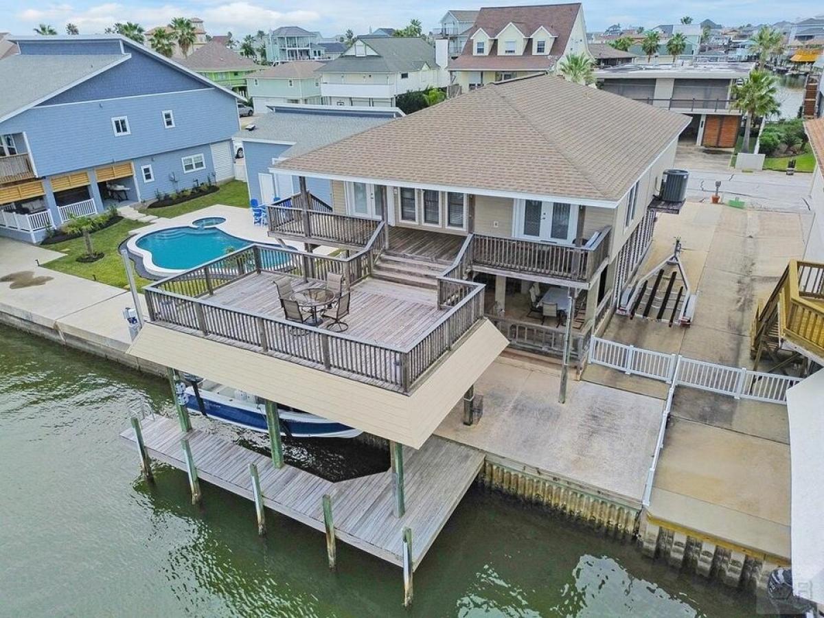 Picture of Home For Sale in Tiki Island, Texas, United States