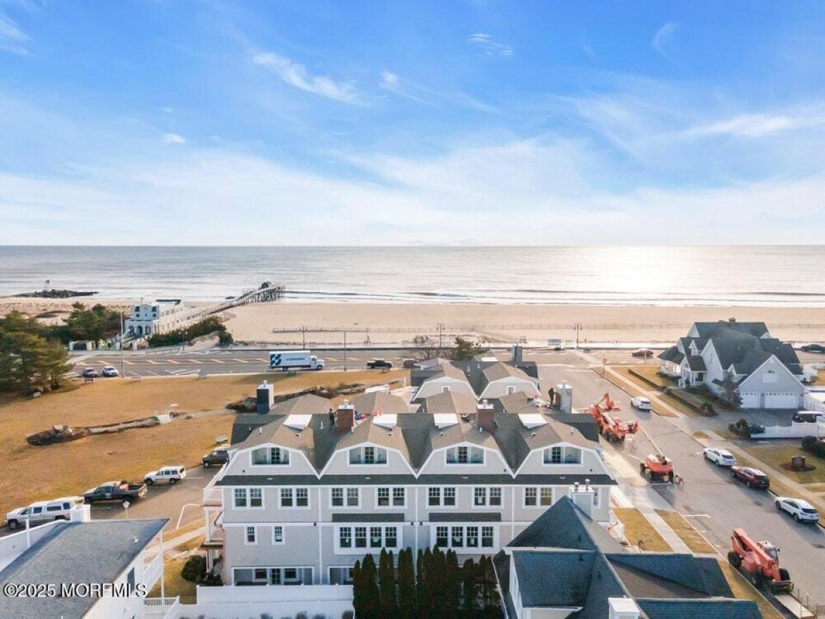Picture of Home For Sale in Belmar, New Jersey, United States