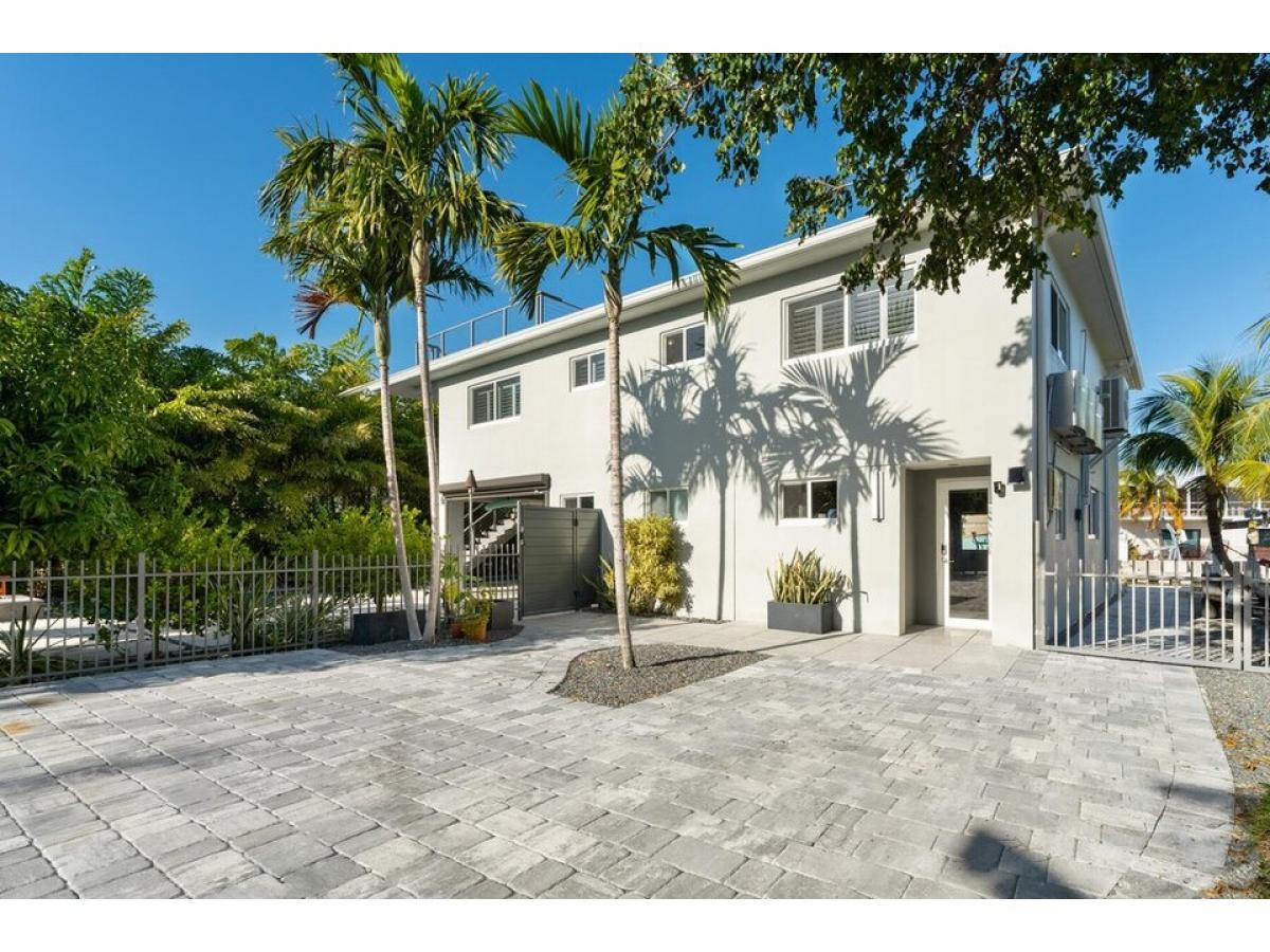 Picture of Home For Sale in Plantation Key, Florida, United States