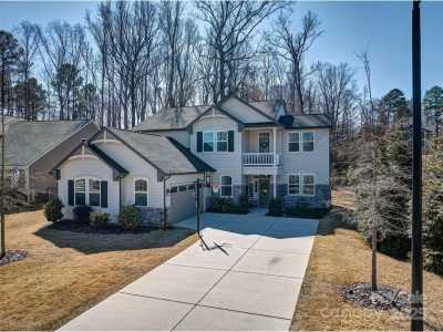 Home For Sale in Lake Wylie, South Carolina