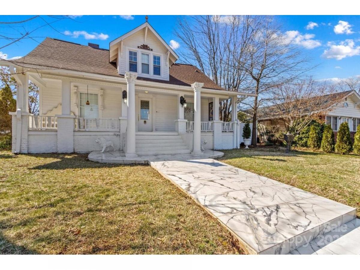Picture of Home For Sale in Lexington, North Carolina, United States