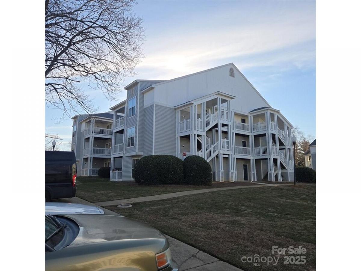 Picture of Home For Sale in Lake Wylie, South Carolina, United States
