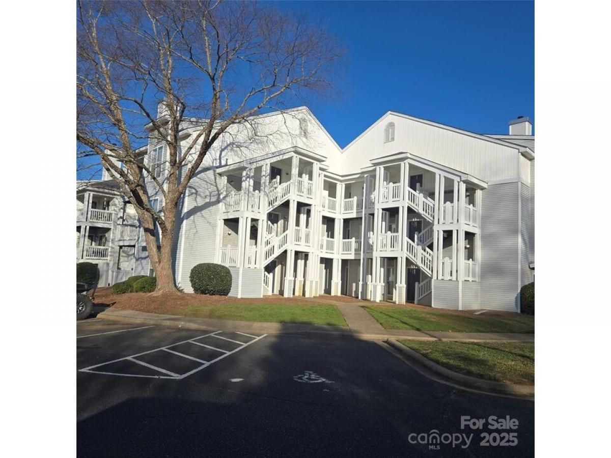 Picture of Home For Sale in Lake Wylie, South Carolina, United States