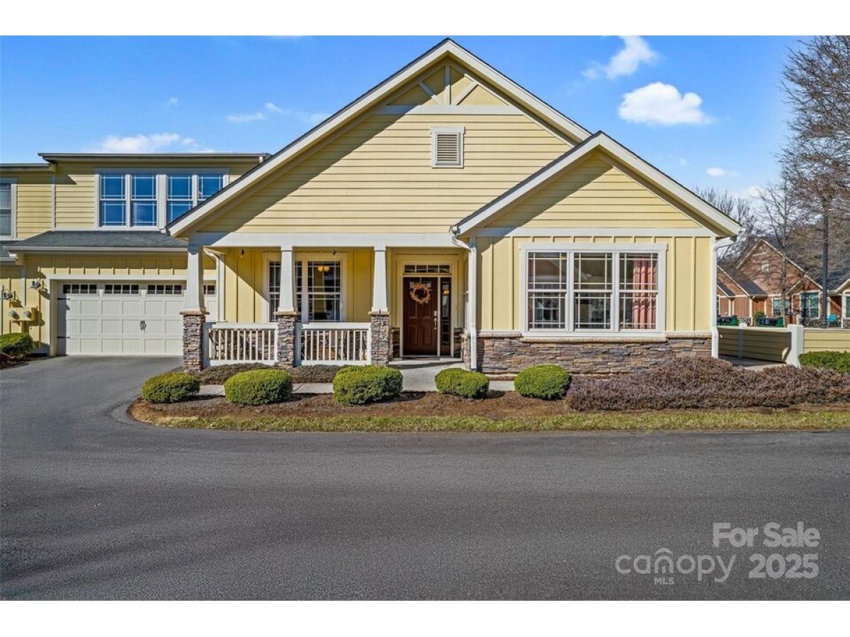 Picture of Home For Sale in Candler, North Carolina, United States