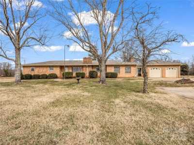 Home For Sale in Forest City, North Carolina